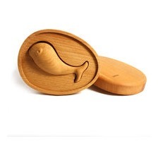 Rassel mit Holzschachtel