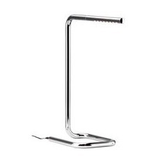 Die Tischleuchte LUM 50 führt die Bauhaus Idee, der Reduktion auf das Wesentliche mit einem Höchstmaß an Funktionalität und Ästhetik, weiter. Der renommierte Designer Ulf Möller wählte klassisches Stahlrohr und ergänzt somit das Sortiment der Bauhaus Möbel. Tischleuchte LUM 50