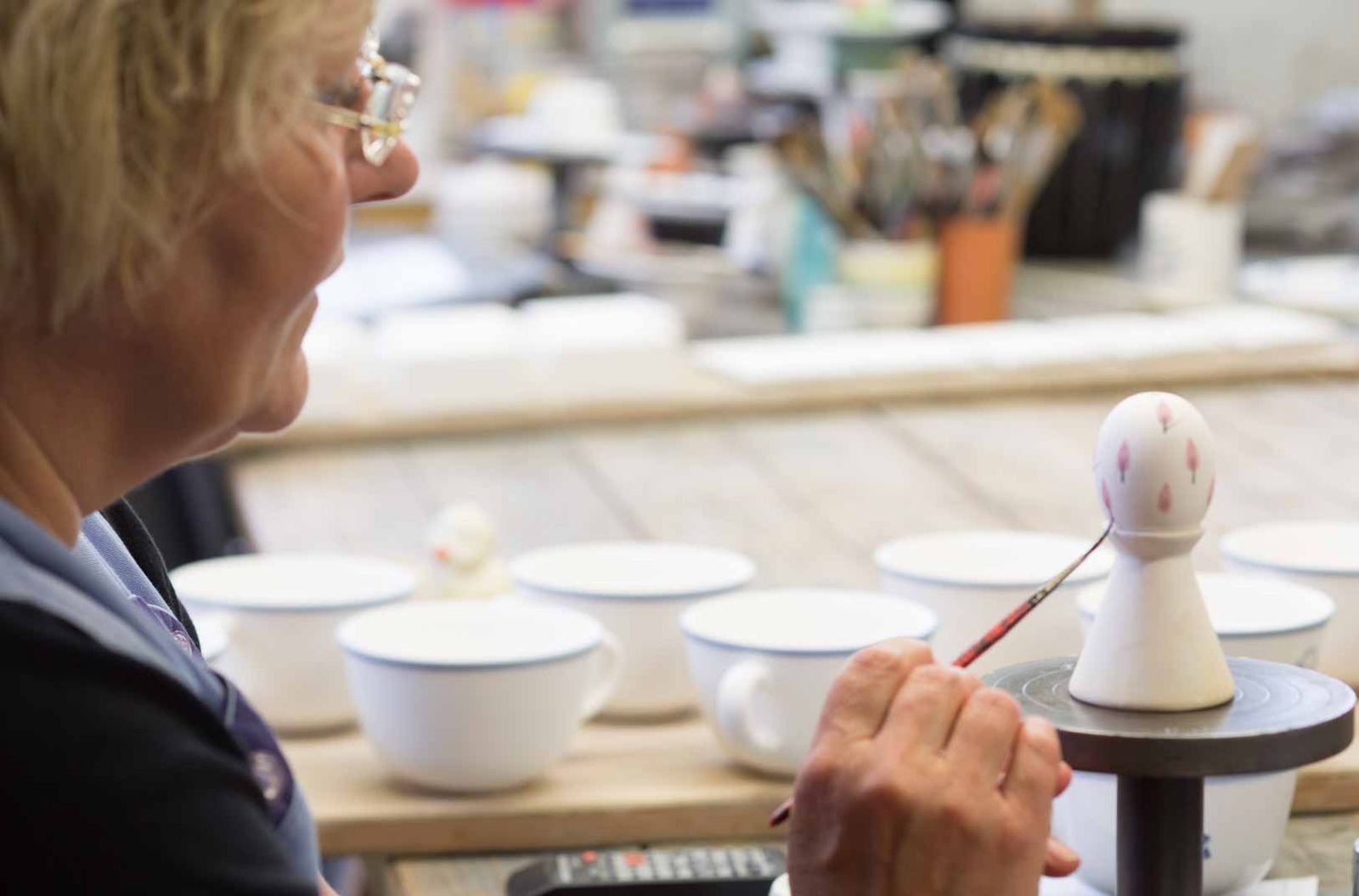 Die Malerinnen wurden von Hedwig Bollhagen zum Teil noch persönlich ausgebildet.
