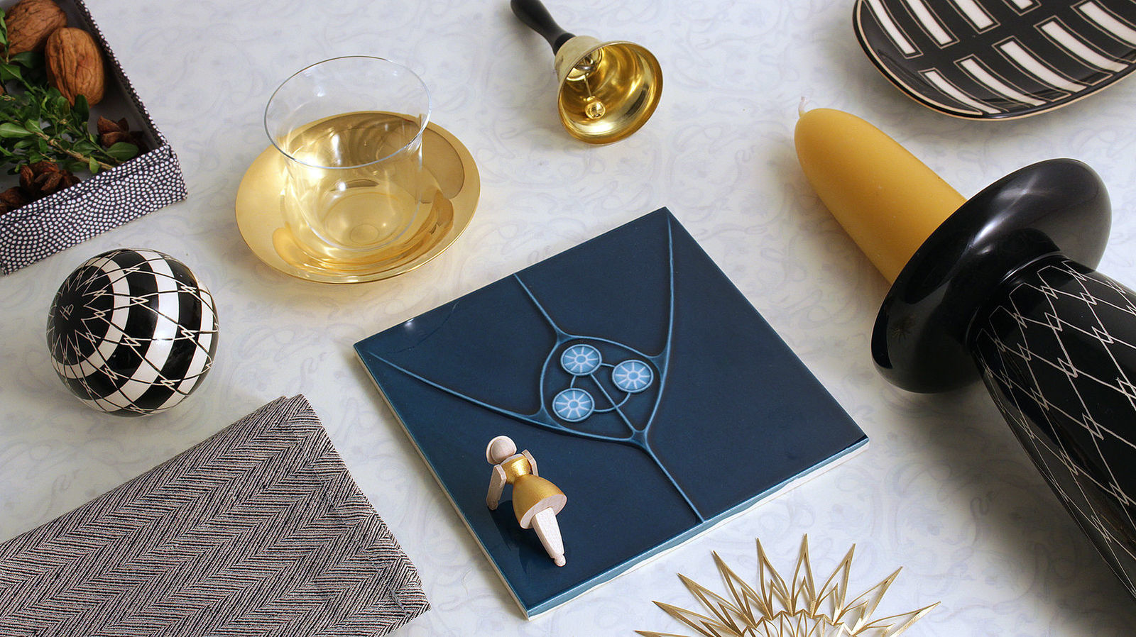 Weihnachtsdeko Hedwig Bollhagen, Lobmeyr, Jugendstilfliesen, Strohsterne