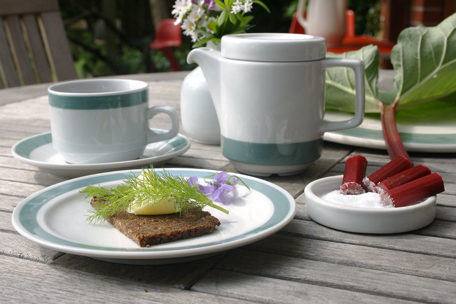 Dieses Dekor stammt von den Gestaltern Margarete Jahny und Erich Müller.