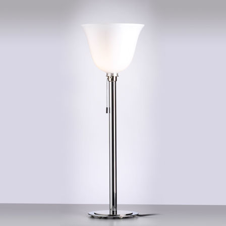 Diese „Lamp de Travail“ ist 1930 in verschiedenen sich ähnelnden Ausführungen entstanden und war als Arbeitsbeleuchtung in Büros sehr verbreitet.