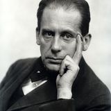 Der "Vater" des Bauhaus gilt weltweit als bedeutender Denker, Gestalter und Pionier der Moderne. Walter Gropius