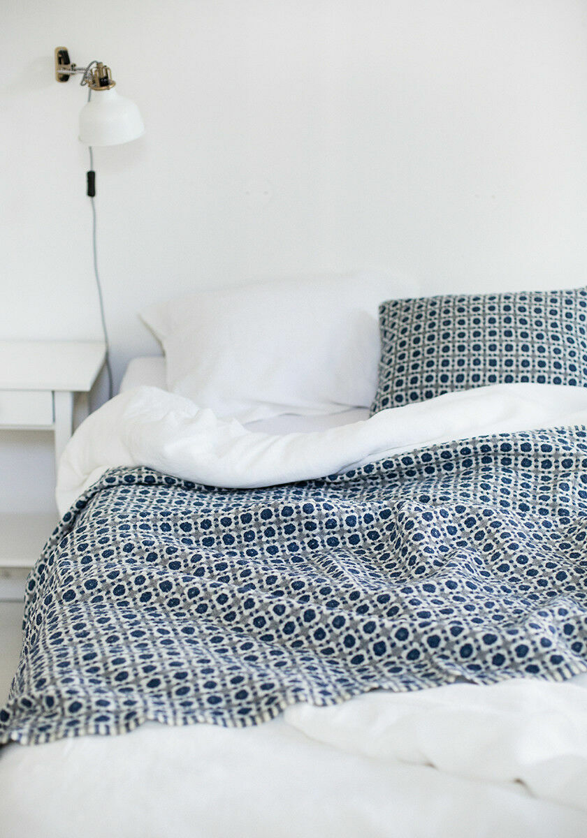 Lapuan Kankurit "Corona" Wolldecke Muster grau/blau