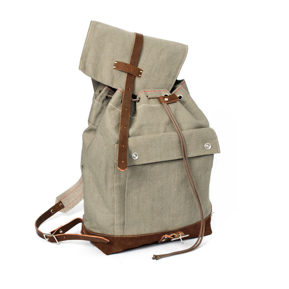 Hack Lederware Rucksack DAYBAG Segeltuch mit Lederriemen in distel, geöffnet