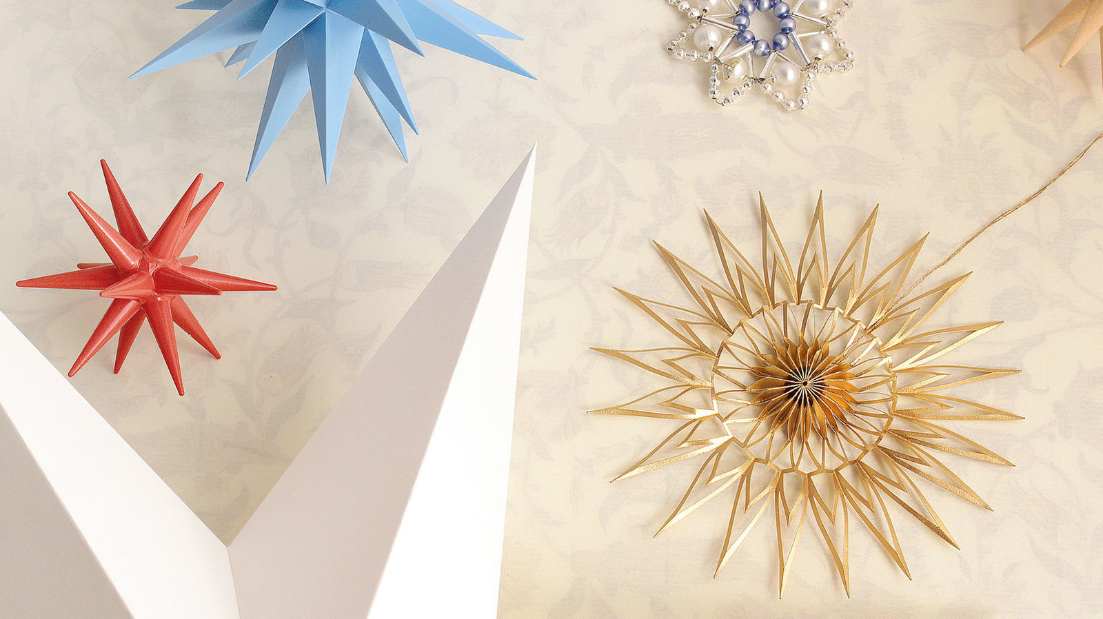 Filigrane Strohsterne für den Weihnachtsbaum