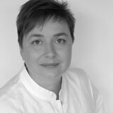 Als Chefdesignerin von Lapuan Kankurit bildet Marja Rautianinen die perfekte Kombination von anspruchsvoller, handwerklicher Qualität und moderner Formensprache. Marja Rautiainen