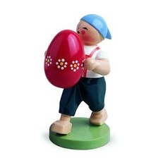 Die Figuren der Osterkinder von Wendt und Kühn bringen mit sich bunte Frühlings- und Osteratmosphäre. Eine fröhliche Dekoration für ein fröhliches Fest. Osterkinder, Blumenkinder und Freunde
