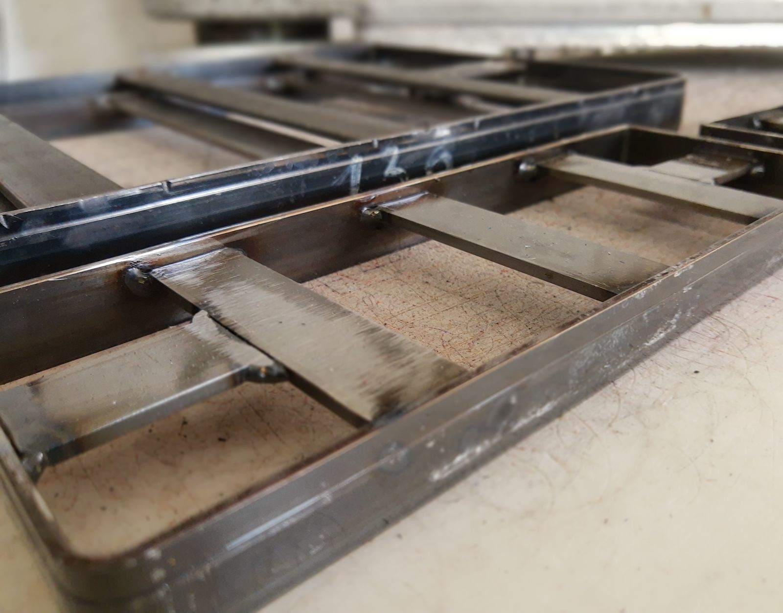 Handarbeit: die Stanze für unsere Borsa xs.