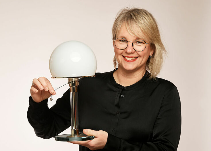 KATRIN Die hauptberufliche Kriminalistin geht samstags in unserem Schweriner Laden leidenschaftlich auf Designsuche.