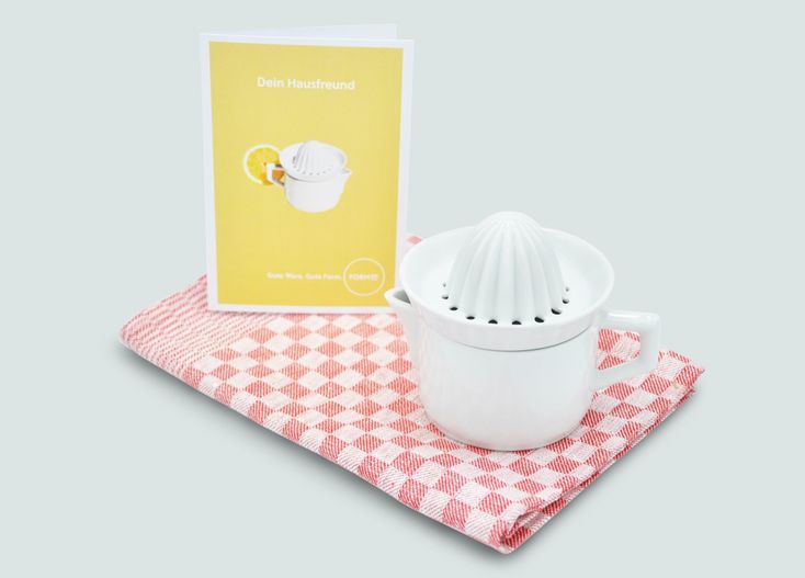 Set contains: Pit cloth Lemon squeezer Gift wrapping Greeting card 