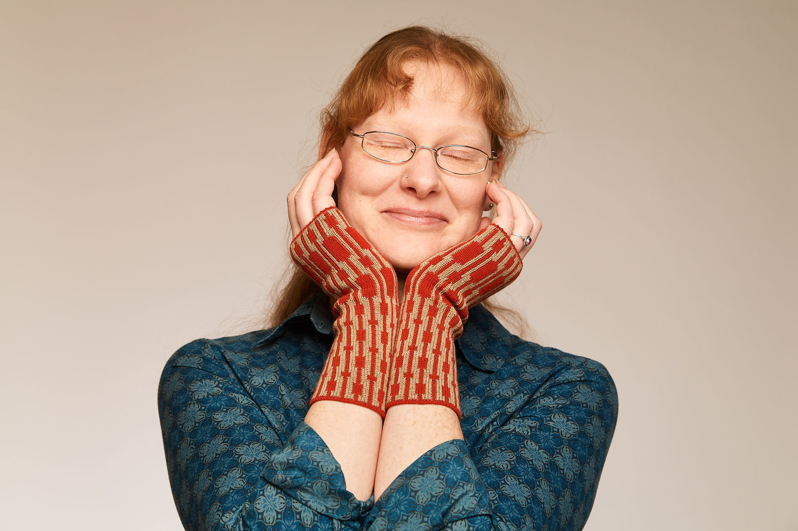 Fortschritt Berlin - Handstulpen - Trespassers kamel / mohn