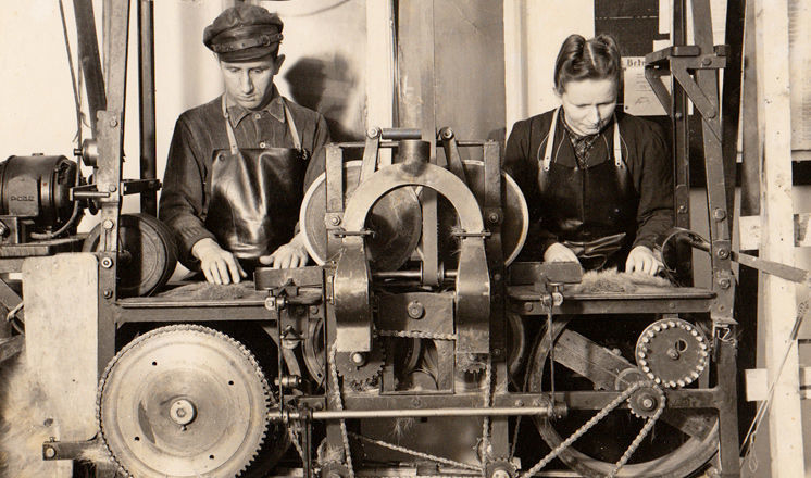 An der Borstenmaschine