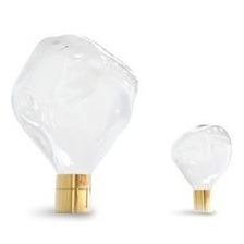 Ripple wurde von den jungen Designern von Poetic Lab für Lobmeyr entworfen: Ein Londoner Designstudio gegründet von Hanasi Chen und Shikai Tseng. RIPPLE Stehleuchte