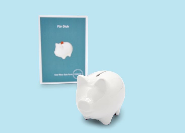  Set contains: Piggy bank Voucher with selectable amount Gift wrapping Greeting card 