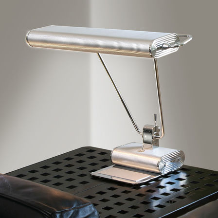 Diese Tischleute AD34 wurde nach dem Vorbild einer Art-Déco Tischlampe aus Frankreich neu gestaltet