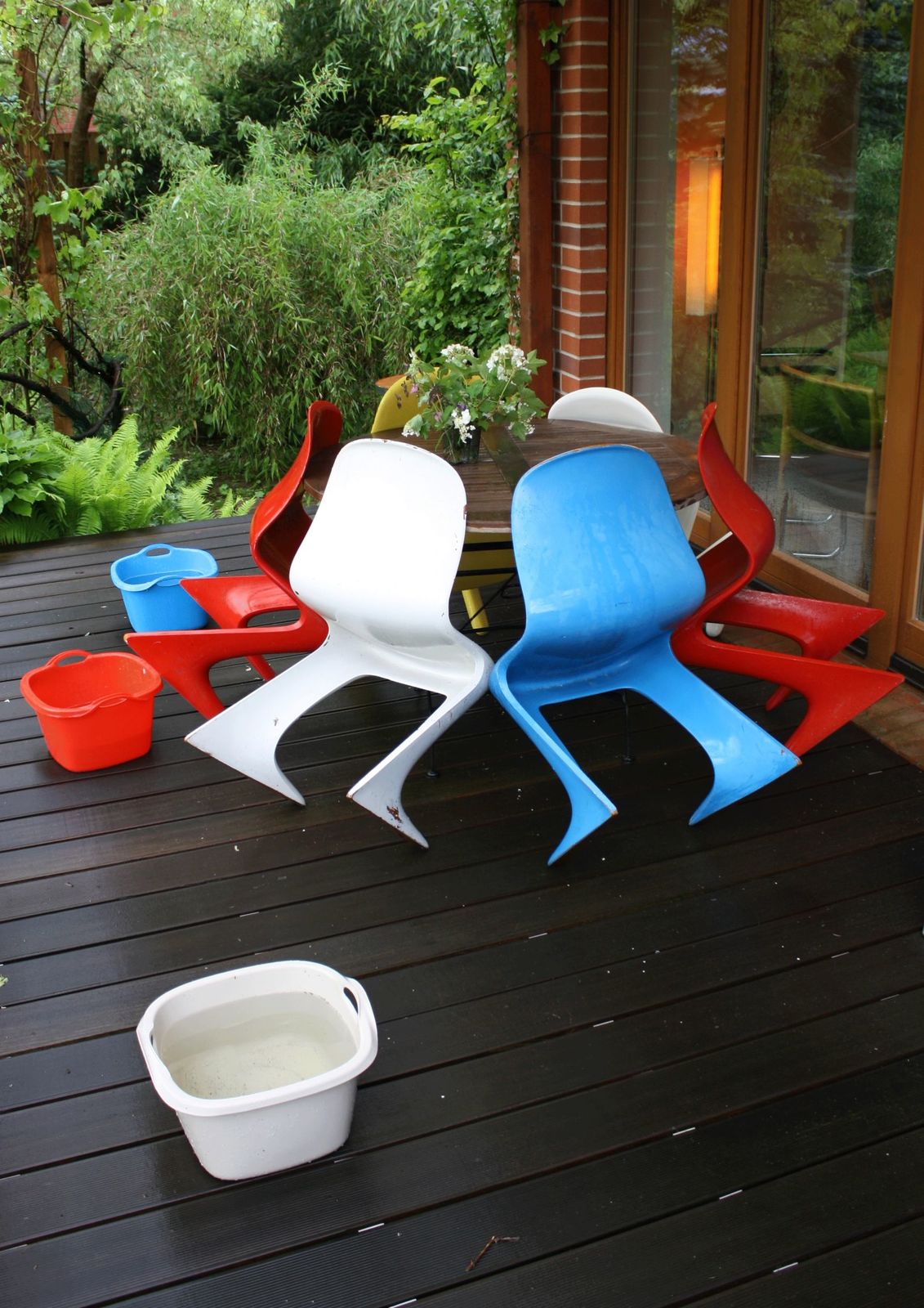 Die original Z-Stühle und der wohl beste Wannenbottich von Hubert Petras. 