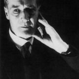 Feiniger war einer der ersten Meister, die Gropius 1919 ans Bauhaus holte. Sein Holzschnitt „Kathedrale“ zierte das Titelblatt des Bauhaus-Manifests. Lyonel Feininger