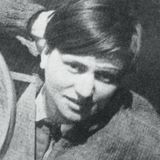 Marianne Brandt ist für uns DIE Industriedesignerin. Durch ihr besonderes Interesse an der funktionalen Form erweckt sie in der Industrie große Nachfrage und behauptet sich als erste Frau in einer Domäne der Männer. Marianne Brandt