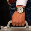 Schweizer Präzisionswerk GMT Farbe Silber 42 mm Lederarmband verschraubte Krone