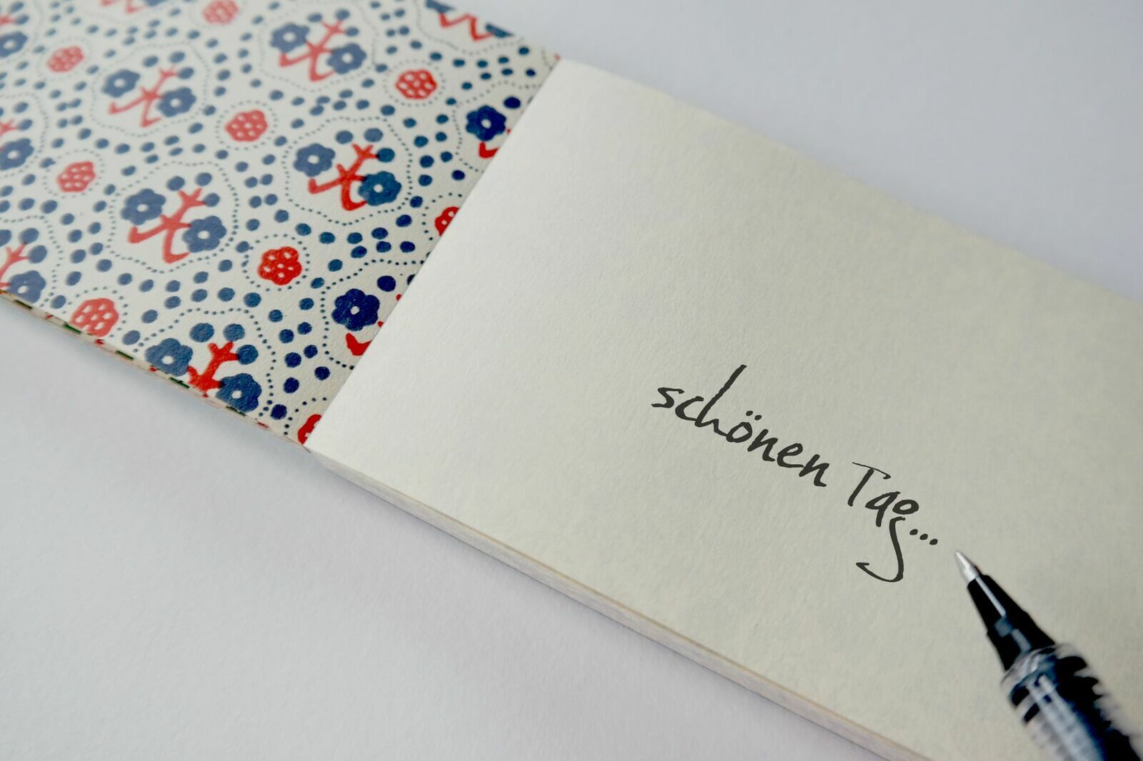 Notizblock mit 100 verschiedenen Carta Varese Papieren