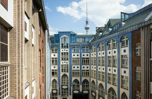 Golem Fliesen Fassade Hackesche Hofe, Hof I