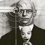 Raumtanz, Gestentanz, Stäbetanz, Triadisches Ballett: Oskar Schlemmer entwickelte den „Tänzermenschen“ mit Kostüm und Maske weiter zur „Kunstfigur“. In ihr vereint sich Tanz, Kostüm, Musik.   Oskar Schlemmer