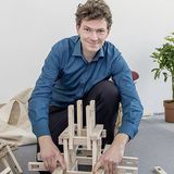 Das Spinifex Cluster Konstruktionsspiel wurde von dem Leipziger 
Nachwuchsdesigner Sebastian Kalies entwickelt. Inspiriert hat Kalies 
eine Form der Natur: Kristalle.  Sebastian Kalies