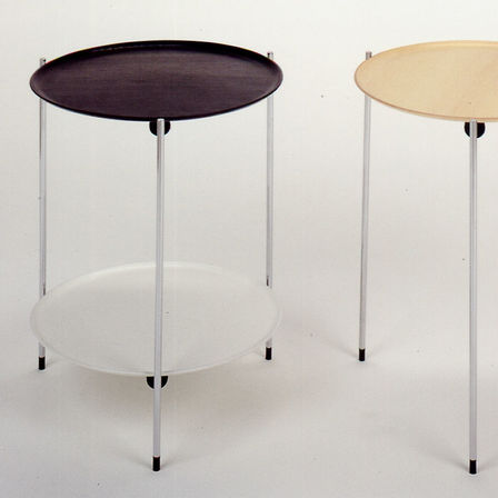 Der  Beistelltisch von Egon Eiermann, in der hochwertigen Ausführung von Tecnolumen, ist in seiner zeitlosen Eleganz längst ein Designklassiker.