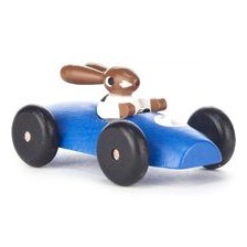 Der Osterhase im blauen Rennauto kommt bestimmt rechtzeitig zum Osterfest direkt aus dem Erzgebirge angesaust. Hautpsache, das handgefertigte, handbemalte Liebhaberstück mit der Startnummer 2 kommt rechzeitig ins Ziel. Osterschmuck - Hasenrennauto aus Holz