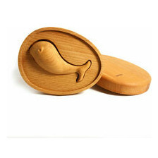 Babyrassel mit Holzschachtel