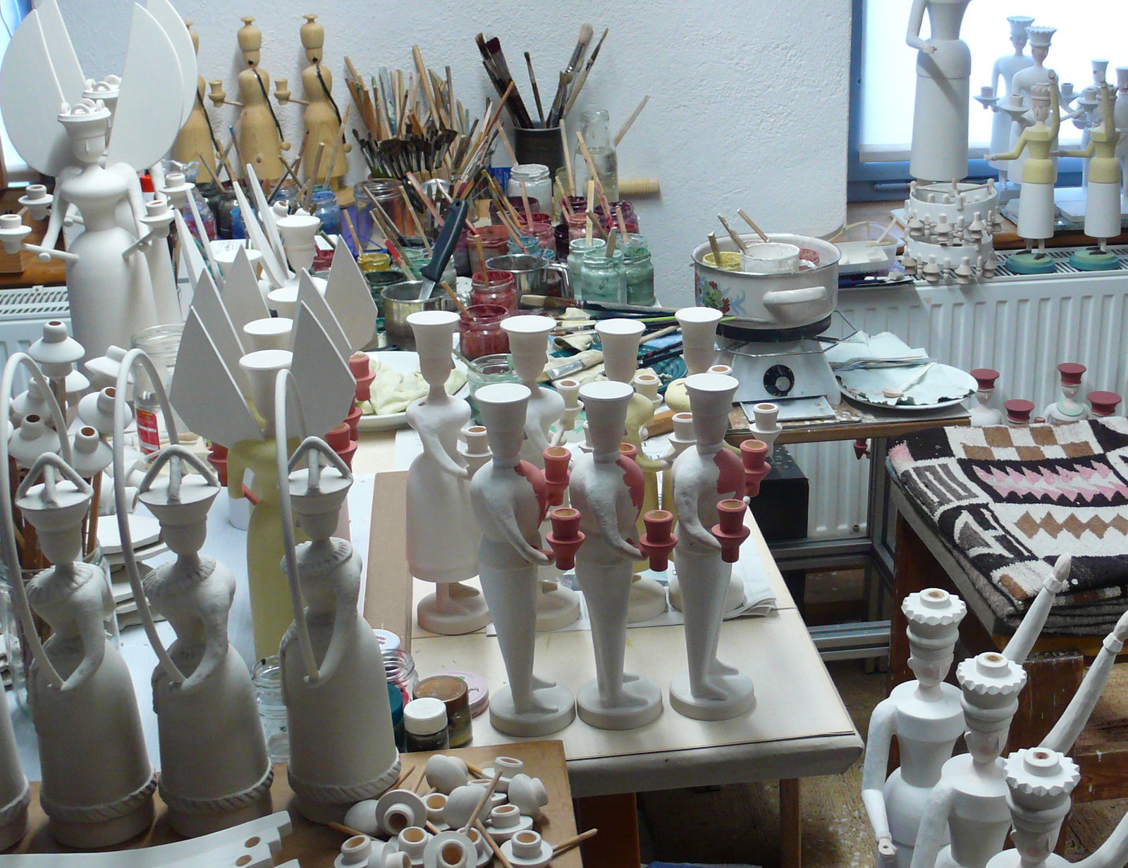 Traditionelle Schnitzkunst in kleinen Manufakturen aus dem Erzgebirge